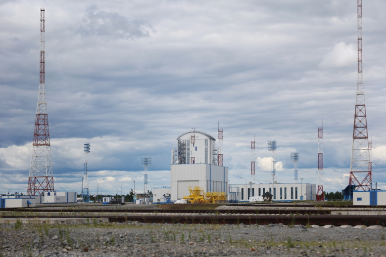 Вид на мобильную башню обслуживания (МБО) на территории космодрома Восточный в Амурской области