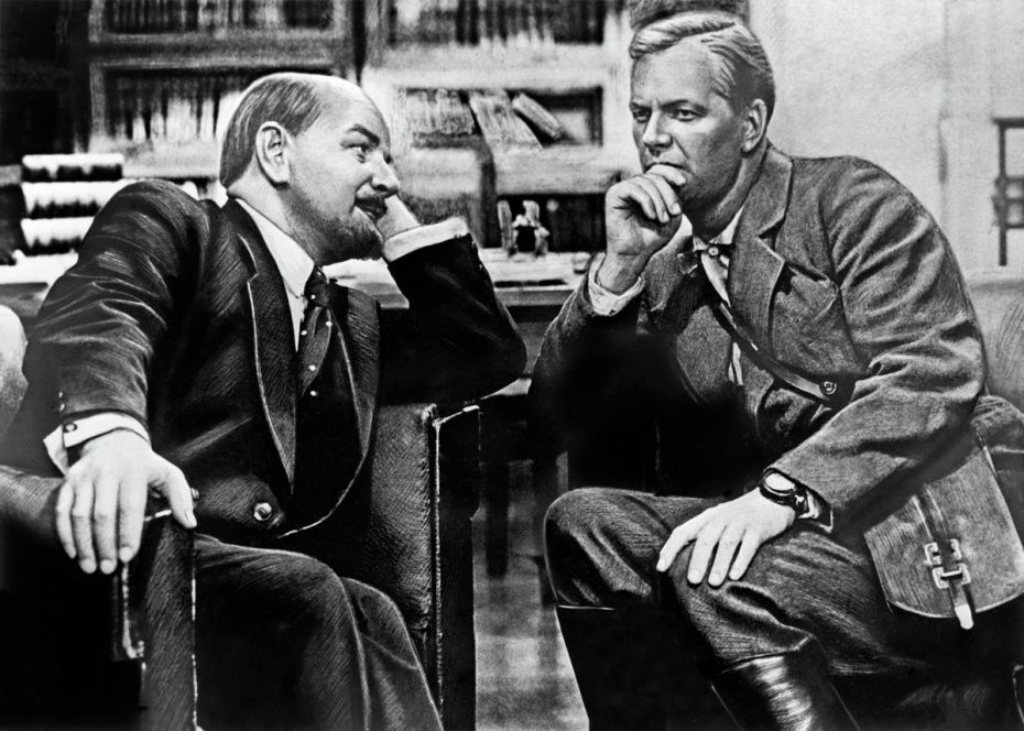 Кадр из кинофильма ‭«Ленин в 1918 году». В роли В. И. Ленина — артист Борис Щукин, в роли Василия — артист Николай Охлопков. 1939 год, режиссер Михаил Ромм