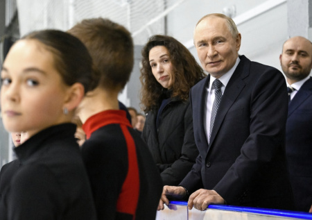 Появились кадры с Путиным на тренировке по фигурному катанию