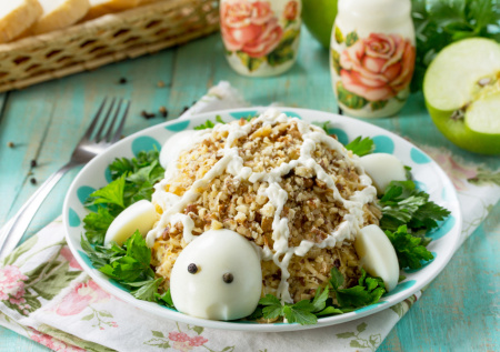 Салат к Новому году «Черепаший вальс» — яркий, веселый и очень вкусный. Ингредиенты самые простые и готовится без мороки