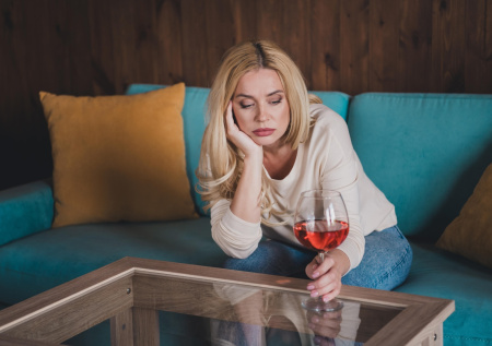 Невролог назвала опасные методы борьбы с головной болью