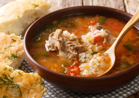 Харчо идеально подходит для осени: рецепт насыщенного густого супа с рисом и говядиной — упрощенный и быстрый вариант