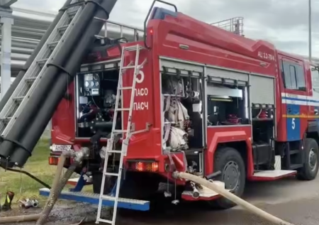 На нефтезаводе в Белоруссии произошло возгорание