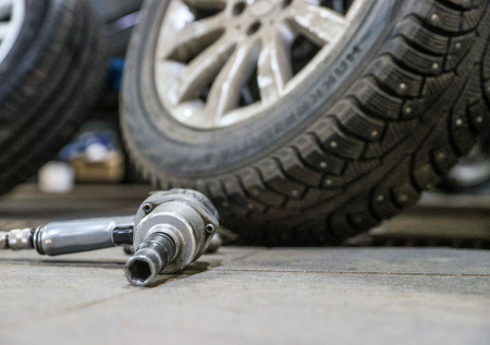 «Время пришло»: москвичей призвали поторопиться со сменой шин на автомобиле