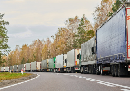 Минск отказался пропустить литовские фуры через границу
