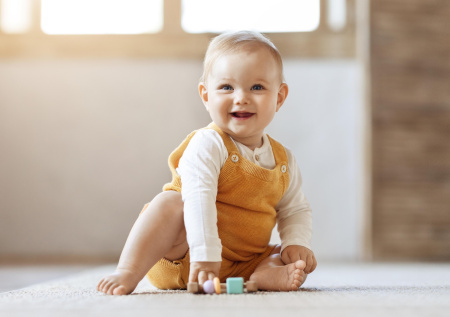 Во сколько месяцев дети начинают ползать: изучаем сроки активности малышей