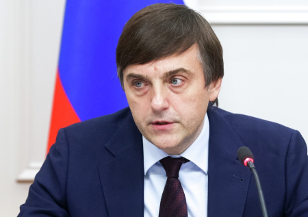 Кравцов рассказал, сколько детей занимаются в школьных спортивных клубах