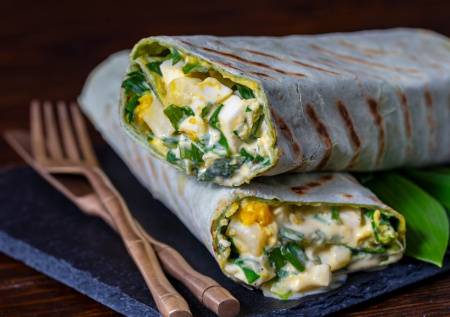 Быстрая шаурма с яйцами и копченым сыром — чумовой рецепт из самых обычных продуктов