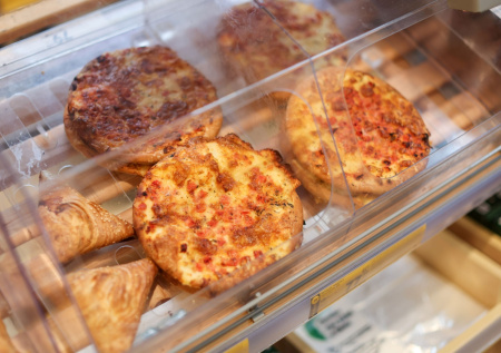 В России могут запретить готовить и фасовать еду прямо в магазинах