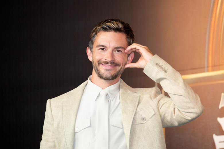 Джонатан Бейли