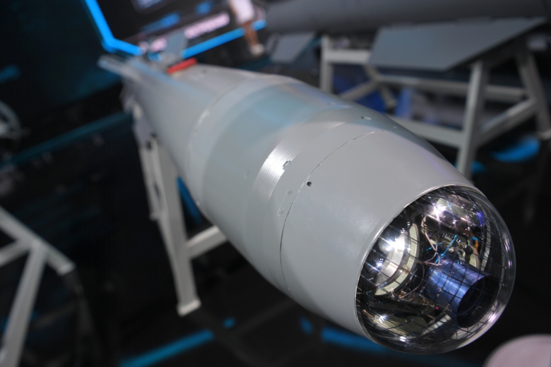Корректируемая авиационная бомба с лазерной головкой самонаведения и осколочно-фугасной боевой частью