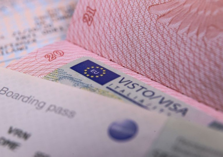 Россиянам официально запретили выдавать шенгенские мультивизы