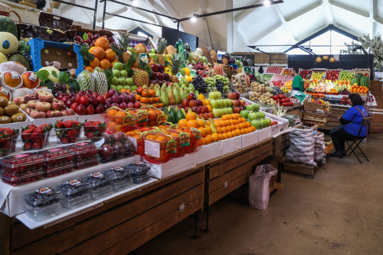 Свежие овощи и фрукты