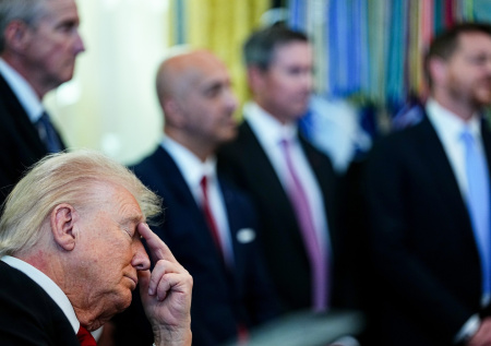 Задремавший Трамп заставил Вэнса отдуваться перед журналистами