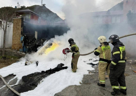 Пожар локализовали на месте крушения вертолета в Дагестане