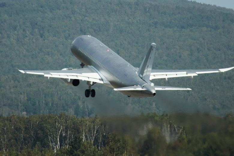 Самолет SJ 100