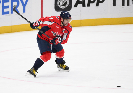 Овечкин ярким силовым приемом снес с ног финна из «Питтсбурга»