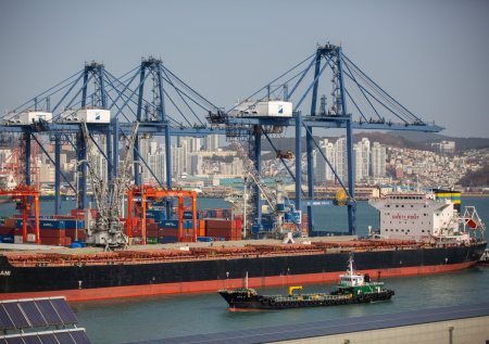 Российскому рыболовецкому судну запретили покидать порт в Южной Корее