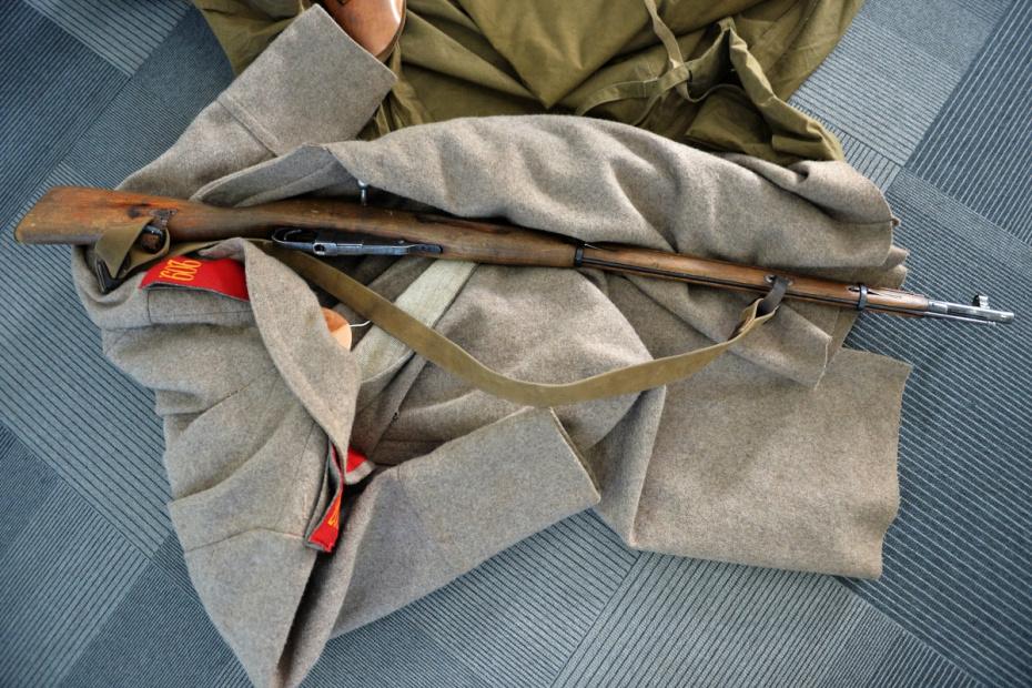 Шинель и винтовка Мосина