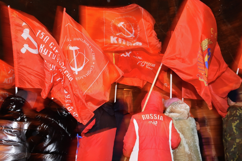 Митинг на площади Ленина в Новосибирске, посвященный 107-й годовщине Октябрьской революции