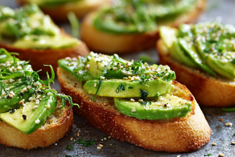 Брускетта с авокадо: простой рецепт