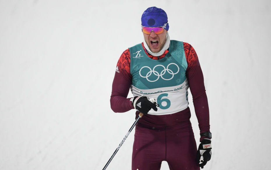 Александр Панжинский после финиша спринта среди мужчин в полуфинальных соревнованиях по лыжным гонкам на XXIII зимних Олимпийских играх в Пхенчхане