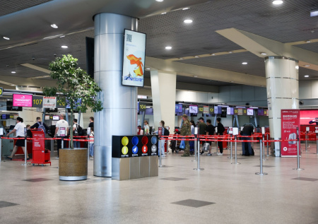 В российском аэропорту снова открыли бесплатные «курилки»