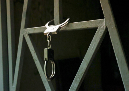 В одной из стран Азии четверо молодых людей попали под суд за изнасилование