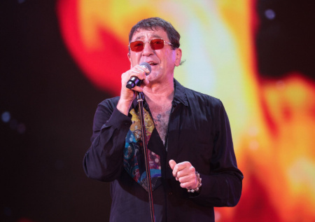 Названы популярные артисты, которых могут не позвать на «Голубые огоньки»