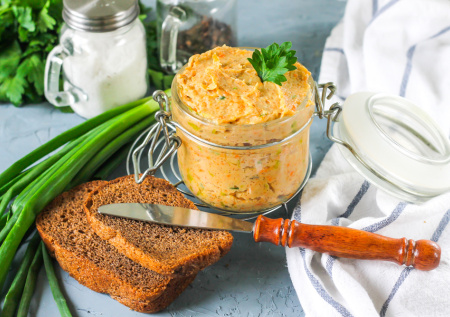 Только банка фасоли и плавленый сырок — семья влюбилась в этот паштет: готовлю за копейки без грамма мяса или печени