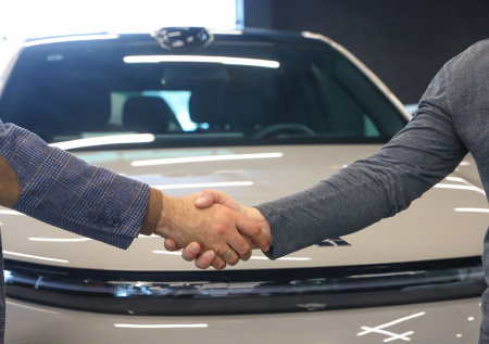 Автоэксперт дал советы, как уберечься от мошенников при покупке машины