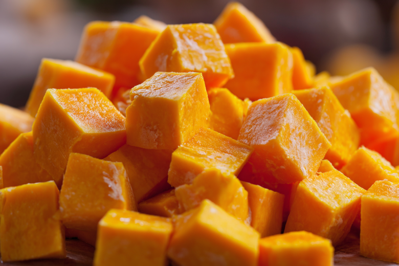 Как заморозить тыкву кусочками и пюре: два способа для любых блюд