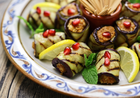 Бадриджани: закуска из баклажанов с орехами — грузинская кухня