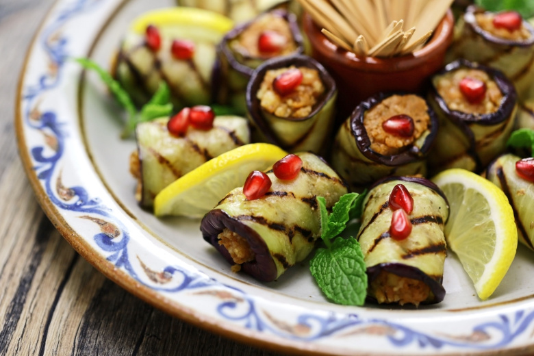 Бадриджани: закуска из баклажанов с орехами — грузинская кухня