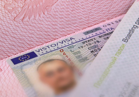 В АТОР ответили, стоит ли ждать аннулирования уже выданных шенгенских виз