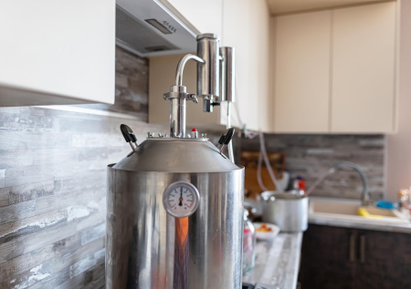 В российском регионе от взрыва самогонного аппарата погиб человек