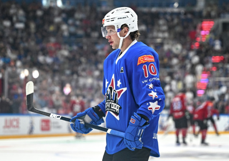 Российский хоккеист отмечен среди звезд дня в НХЛ