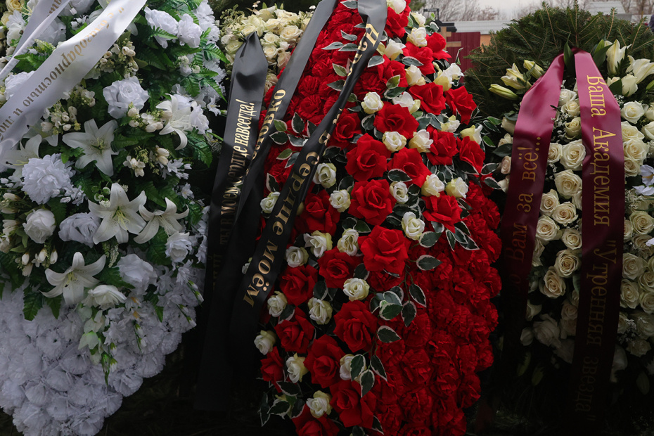 Церемония прощания с телеведущим Юрием Николаевым на Троекуровском кладбище в Москве