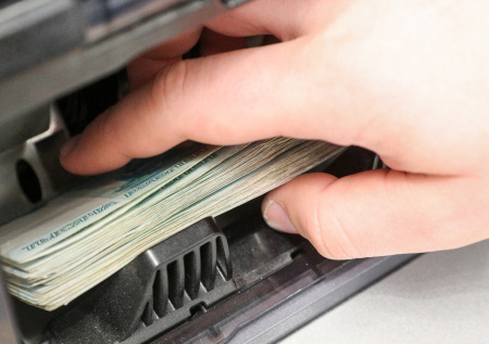 Финансист объяснила, когда пополнение счета в банке может привлечь внимание