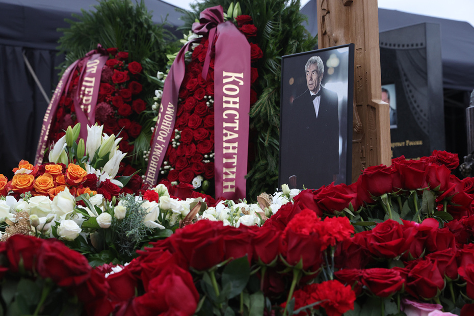 Церемония прощания с телеведущим Юрием Николаевым на Троекуровском кладбище в Москве