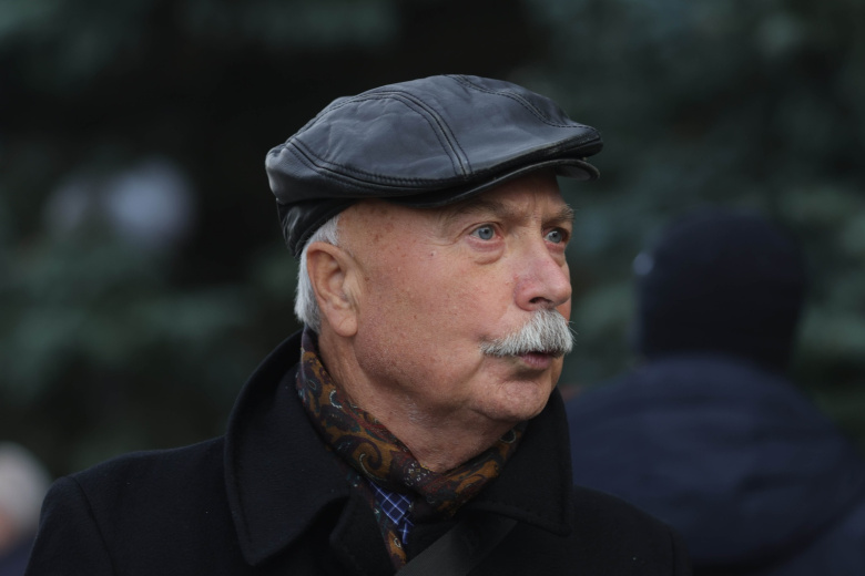 Виктор Бурмистров на церемонии прощания с телеведущим Юрием Николаевым на Троекуровском кладбище в Москве