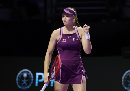 Теннисистка Рыбакина впервые одержала победу в Итоговом турнире WTA