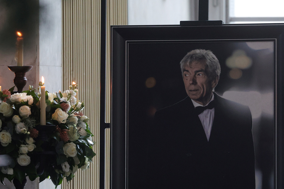 Церемония прощания с телеведущим Юрием Николаевым на Троекуровском кладбище в Москве