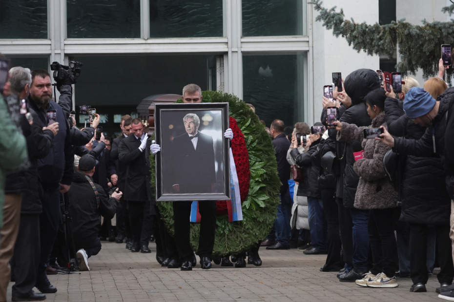 Церемония прощания с телеведущим Юрием Николаевым на Троекуровском кладбище в Москве