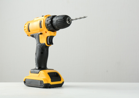 Выбираем шуруповерт: аккумуляторный или сетевой?