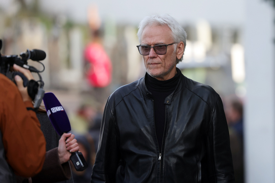 Александр Маршал на церемонии рощания с телеведущим Юрием Николаевым на Троекуровском кладбище в Москве