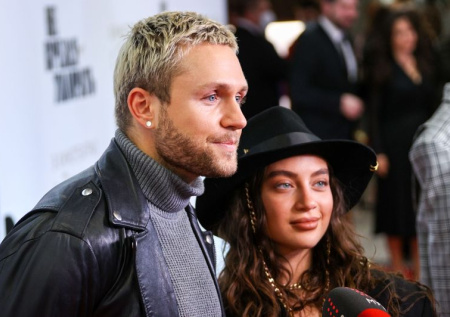 «Говорили на разных языках»: жена известного певца едва не развелась с ним