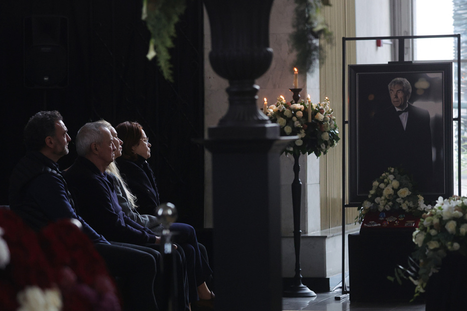 Церемония прощания с телеведущим Юрием Николаевым на Троекуровском кладбище в Москве