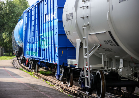 Первый российский поезд прибыл в Иран по новому маршруту