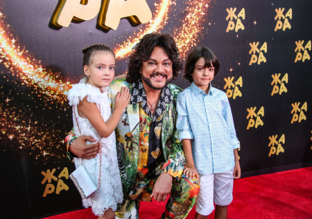 Киркоров рассказал, как «перевернул всю планету» в поисках сумки для дочери